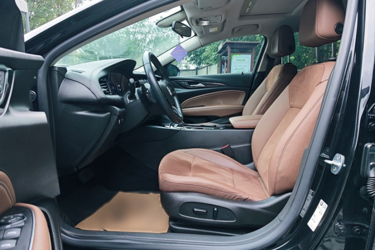 别克 君威 2020款 552T 豪华型中控内饰7004