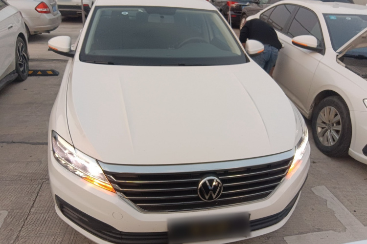 大众 朗逸 2022款 1.5L 自动风尚版车身外观2