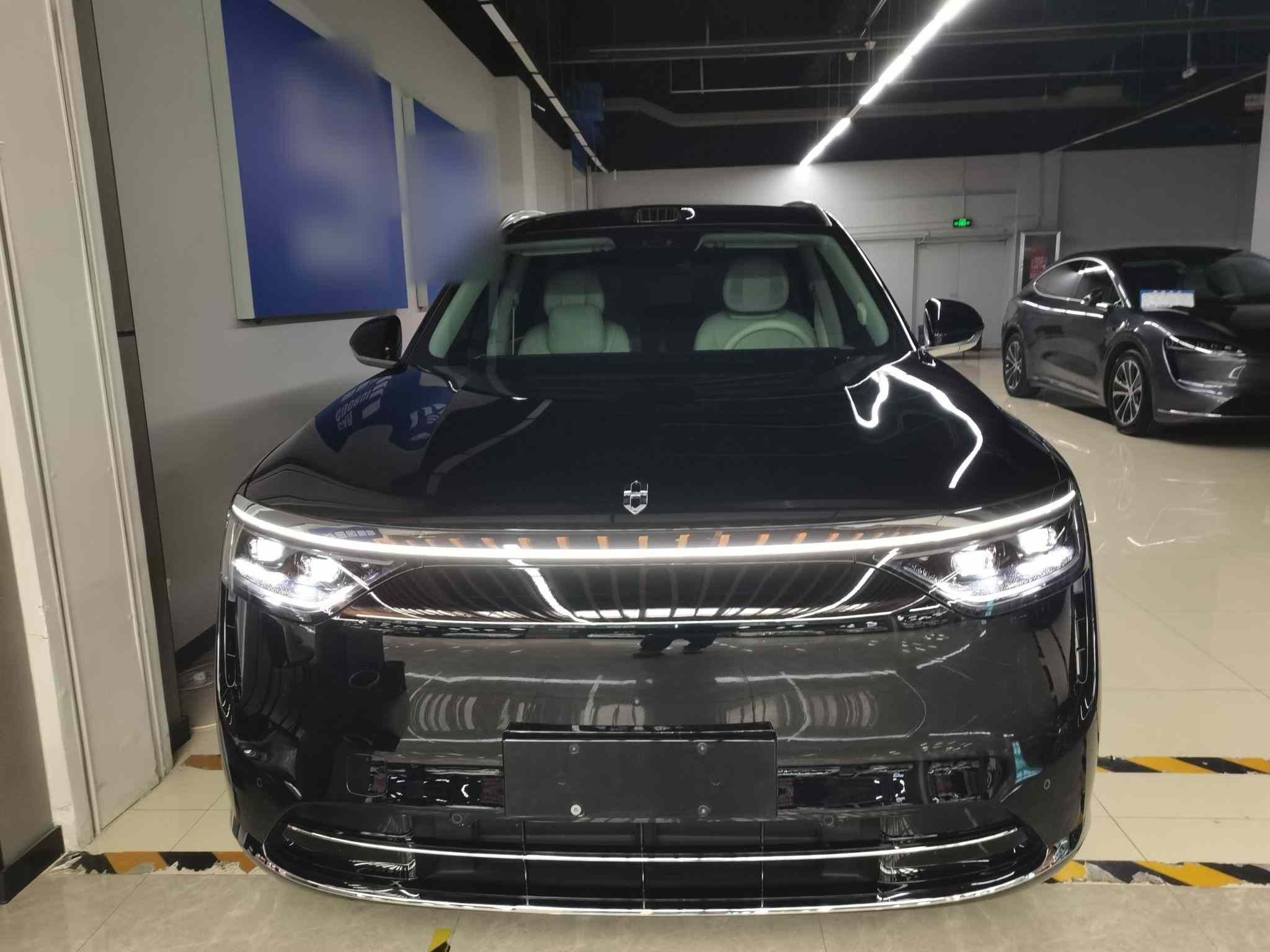 鸿蒙智行 问界M8 2025款 增程 Max+版 53.4kWh 6座版 (192线激光雷达）(1)