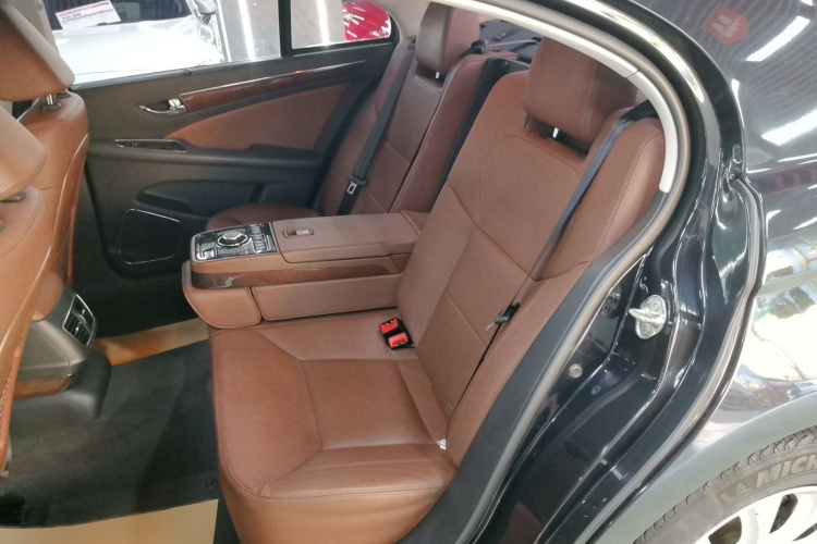 红旗H7 2015款 2.0T 豪华型中控内饰7001