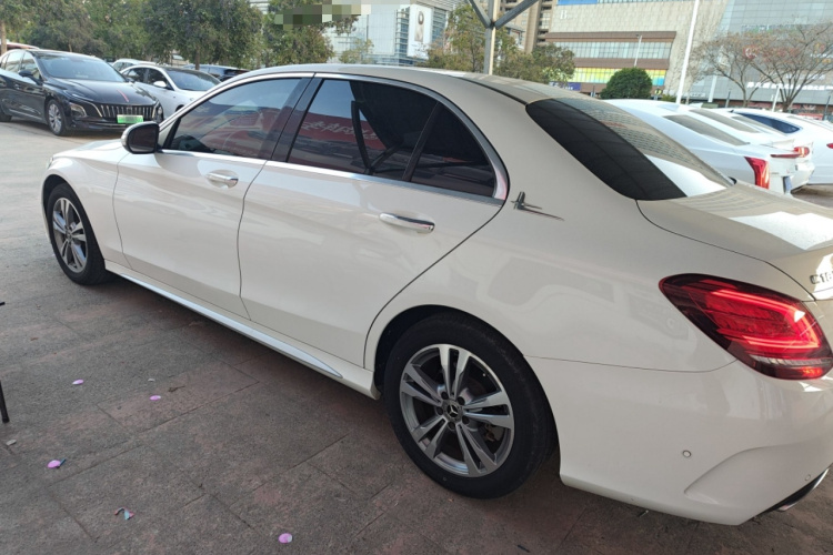 奔驰C级 2019款 C 180 L 时尚型运动版车身外观4