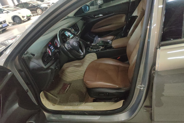 别克 君威 2017款 20T 精英型中控内饰19