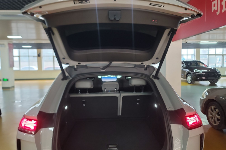 腾势N7 2024款 630 四驱智驾Max版机舱底盘23