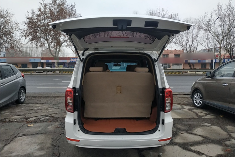 五菱汽车 五菱宏光 2021款 1.5L改款 S标准型 液压助力LAR机舱底盘23