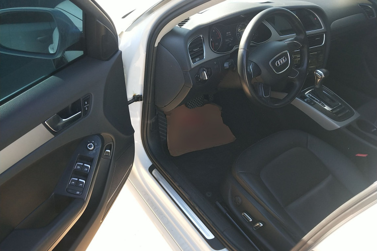 奥迪A4L 2013款 30 TFSI 自动舒适型中控内饰20