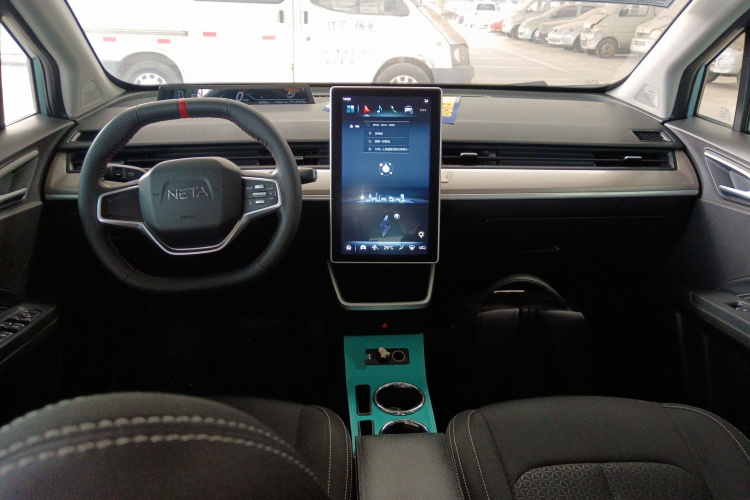 哪吒汽车 哪吒V 2021款 标准续航娱乐版升级型中控内饰12