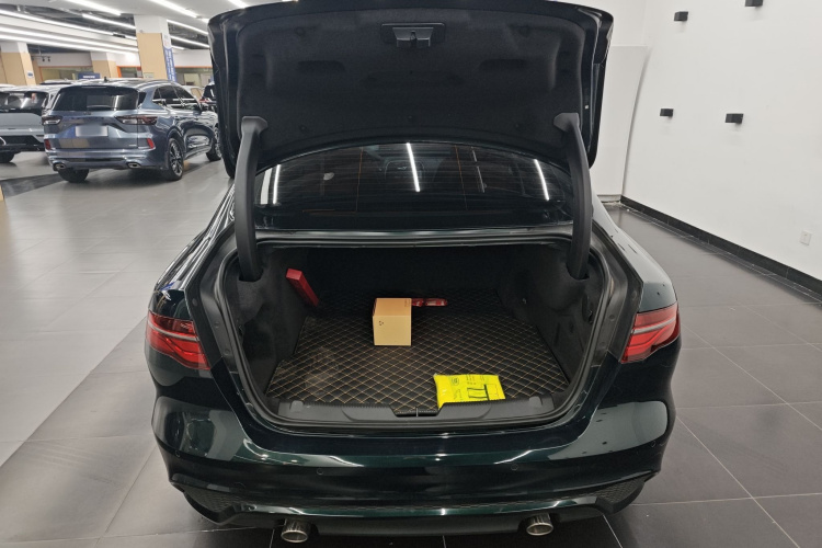 捷豹XEL 2024款 2.0T 250PS R-DYNAMIC S进取运动版局部细节23