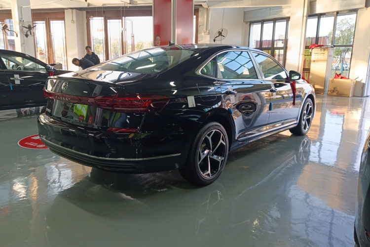 大众 帕萨特 2025款 出众款 330TSI 星空精英版车身外观6006