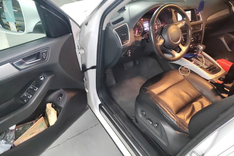 奥迪Q5 2013款 40 TFSI 进取型中控内饰20