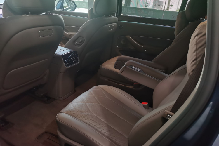 鸿蒙智行 问界M8 2025款 纯电 Max+ 六座长续航版中控内饰7004