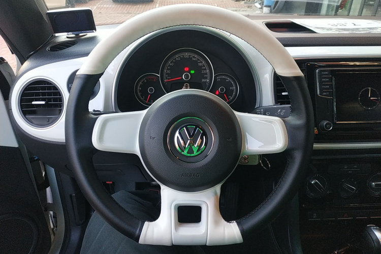 大众 甲壳虫 2017款 180TSI 宜乐版中控内饰13