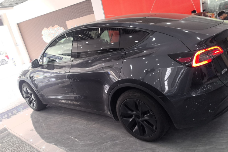 特斯拉 Model Y 2024款 后轮驱动版车身外观4