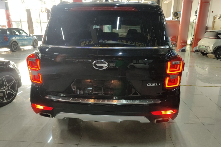 广汽传祺 传祺GS8 2017款 320T 两驱豪华智联版（七座）车身外观6