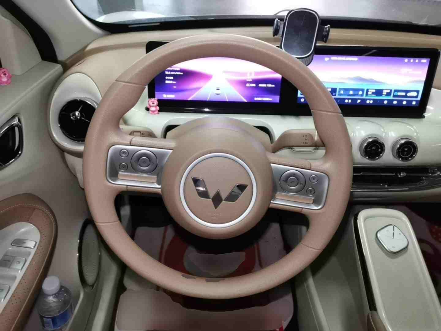 车辆方向盘及内饰实拍