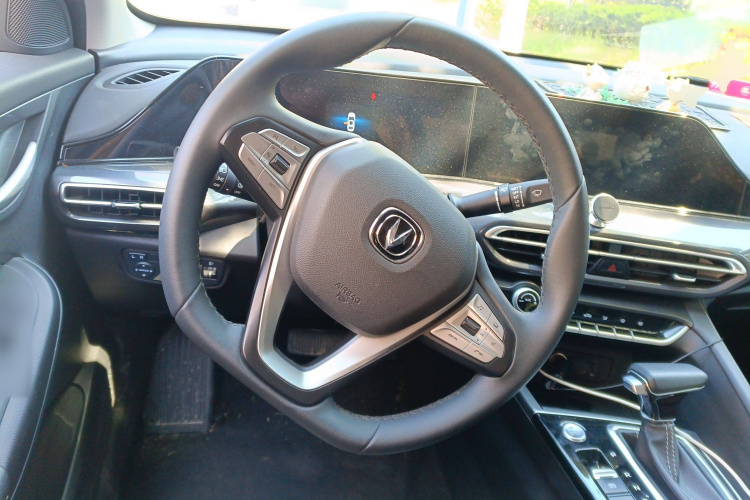 长安 逸动 2020款 PLUS 蓝鲸NE 1.4T GDI DCT尊贵型中控内饰13