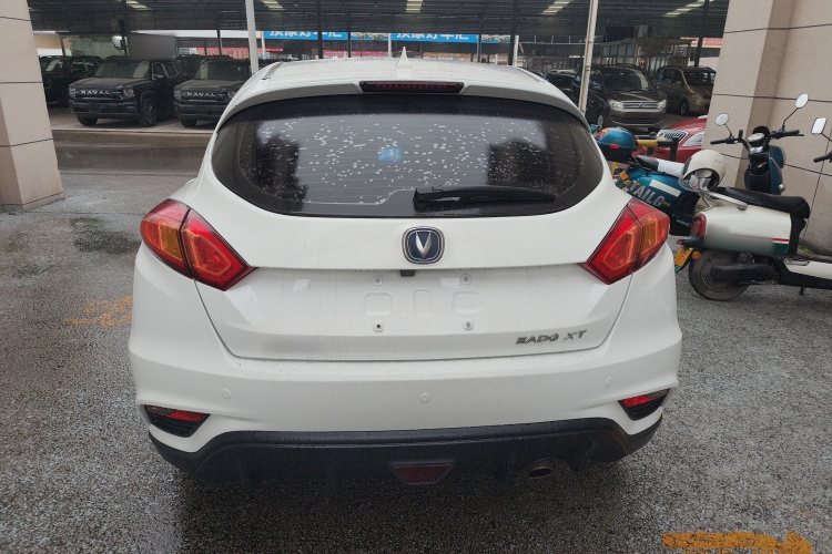 长安 逸动 2016款 XT 1.6L 手动俊酷型车身外观6