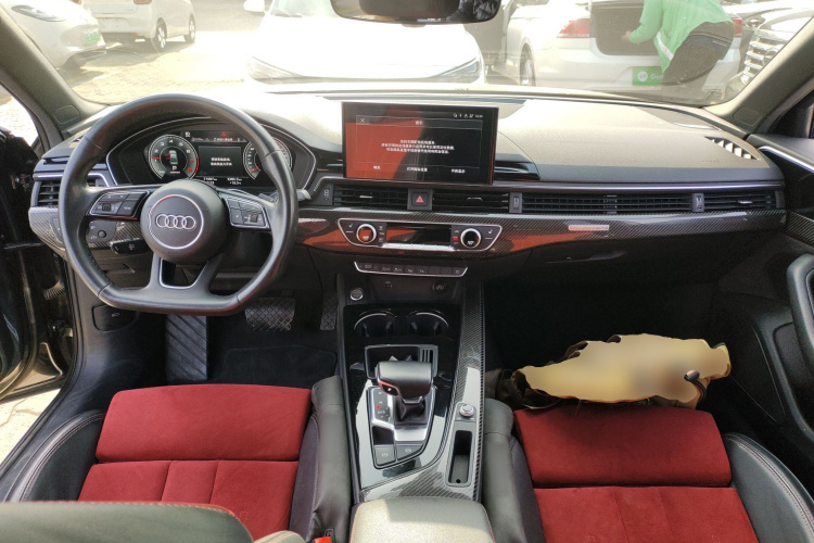 奥迪A4L 2022款 45 TFSI quattro 臻选动感型中控内饰7002