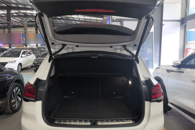 宝马X1 2020款 sDrive25Li 领先型机舱底盘23