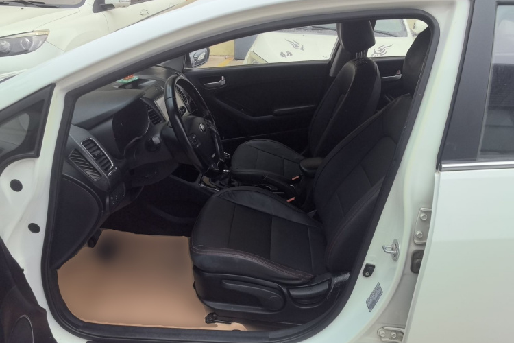 起亚K3 2016款 1.6L 手动GLS中控内饰19