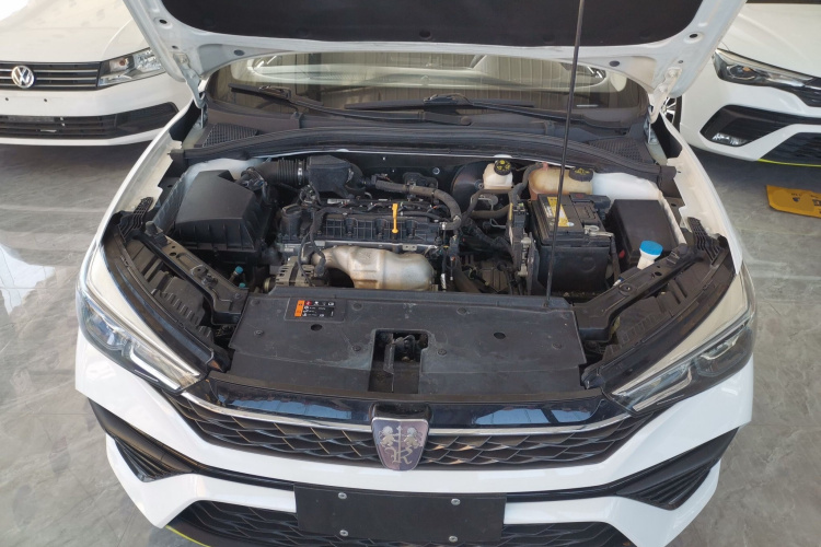 荣威i5 2021款 1.5L CVT铂金版机舱底盘24