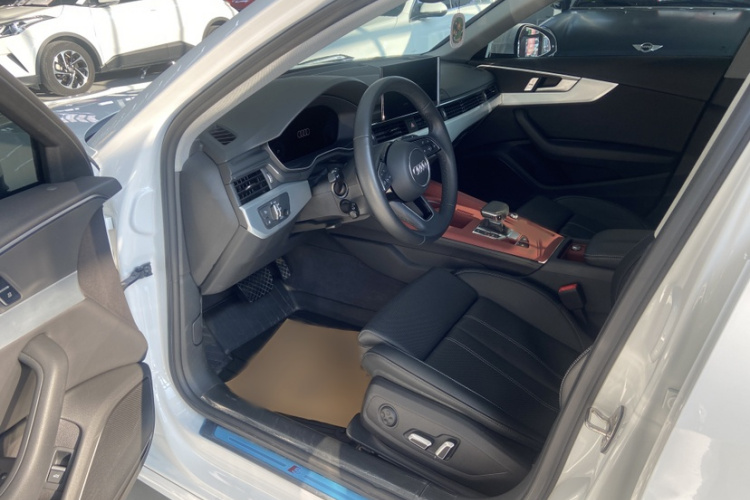 奥迪A4L 2024款 40 TFSI 时尚动感型中控内饰7004