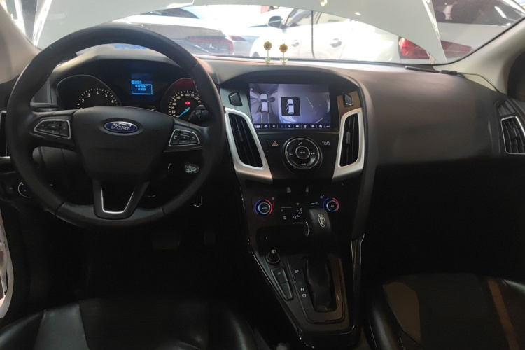 福特 福克斯 2015款 两厢 EcoBoost 125 自动超能风尚型中控内饰12