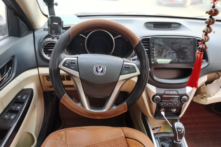 长安 逸动 2015款 1.6L 手动豪华型 国V中控内饰13