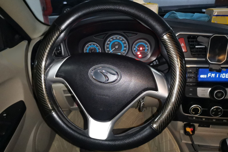 东南 V3菱悦 2015款 1.5L 手动幸福版中控内饰13