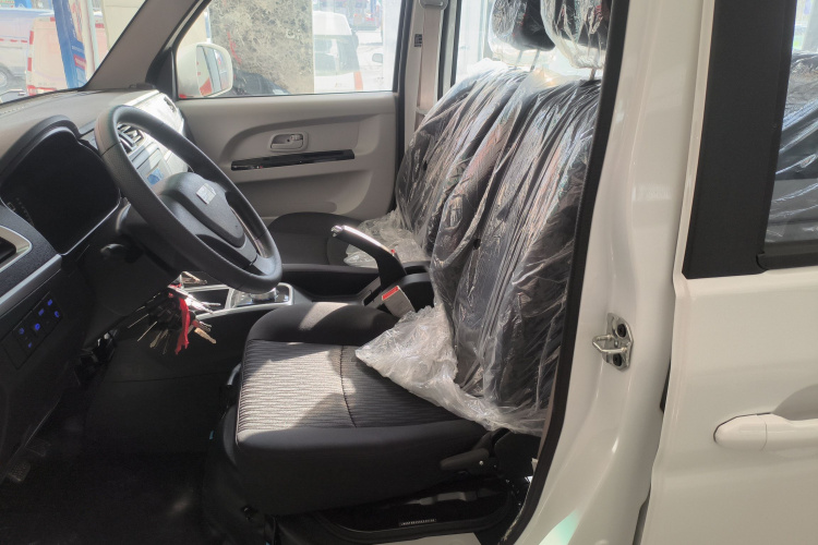 SRM鑫源 好运 2025款 启航版  弗迪42.3kWh 305km 6座中控内饰19