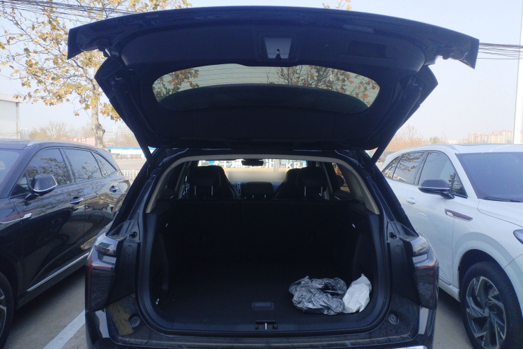 红旗HS3 PHEV 2024款 PHEV 115km 劲为版机舱底盘23