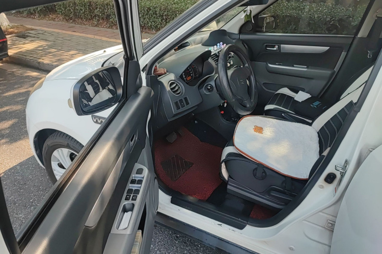 铃木 雨燕 2014款 1.5L 自动时尚型中控内饰20