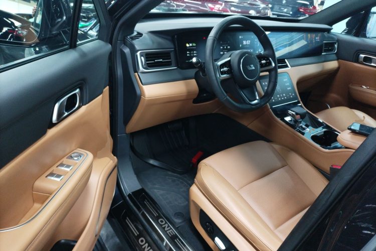 理想汽车 理想ONE 2021款 增程6座版中控内饰20