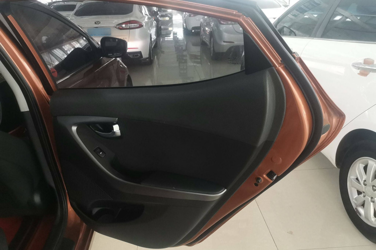 现代 朗动 2015款 1.6L 自动领先型中控内饰7006