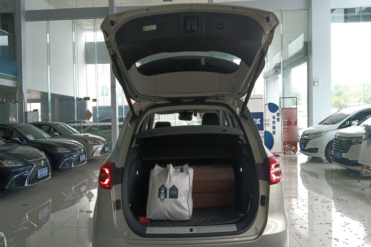 红旗HS5 2019款 2.0T 智联旗享版机舱底盘23