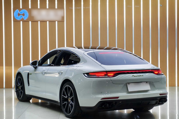 保时捷 Panamera新能源 2023款 Panamera 4 E-Hybrid 铂金版 2.9T车身外观6002
