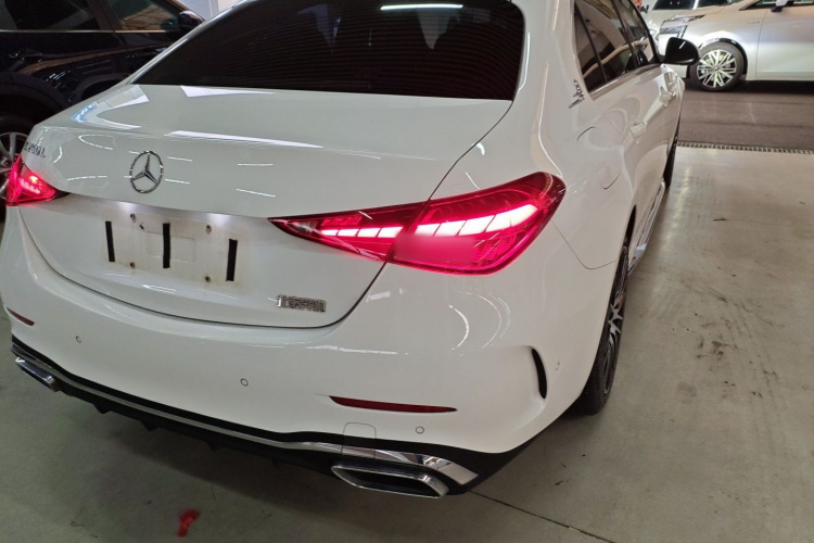 奔驰C级 2022款 改款 C 260 L 运动版车身外观9