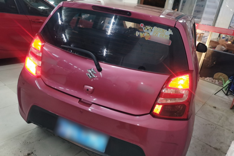 铃木 奥拓 2013款 1.0L 自动豪华型车身外观7