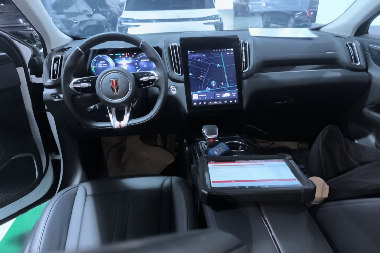 红旗HS3 PHEV 2024款 PHEV 115km 劲为版中控内饰12