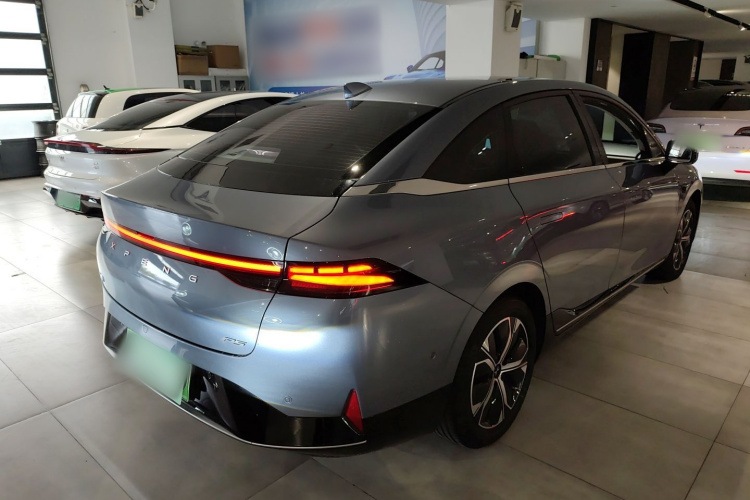 小鹏P5 2021款 550P车身外观7