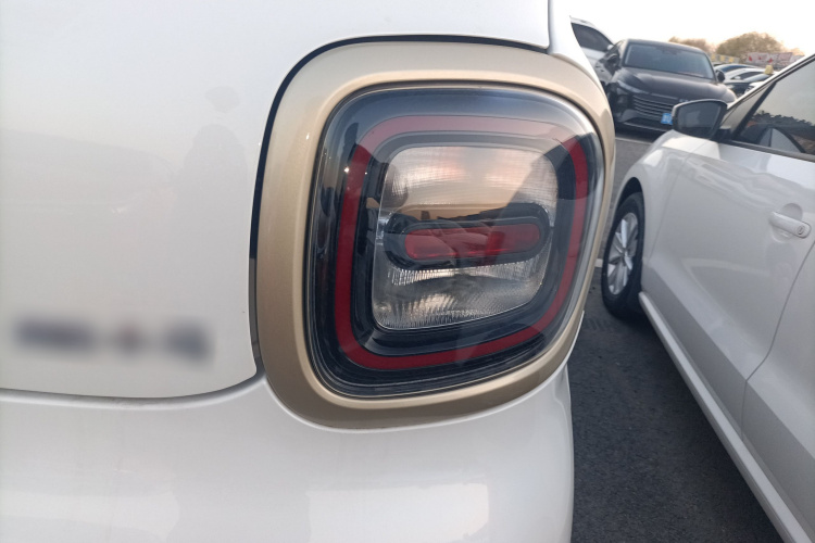 奔腾小马 2026款 222km 闪耀马车身外观6001