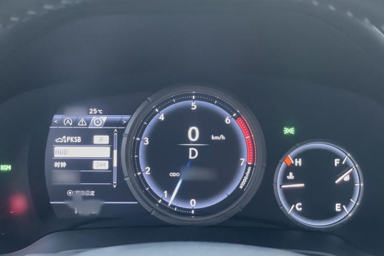 雷克萨斯RX 2021款 300 四驱F SPORT中控内饰7010