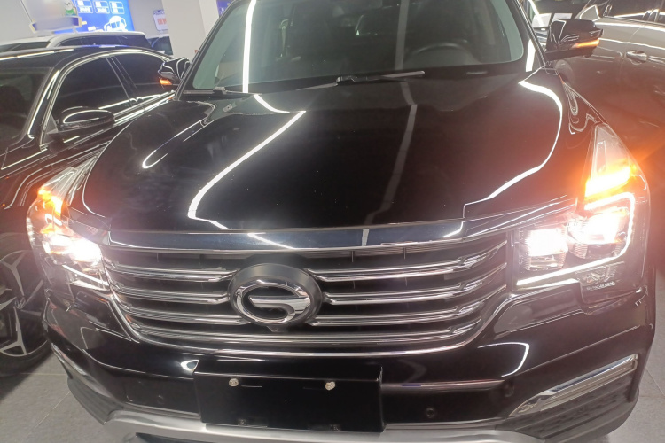 广汽传祺 传祺GS8 2017款 320T 两驱豪华智联版（七座）车身外观2