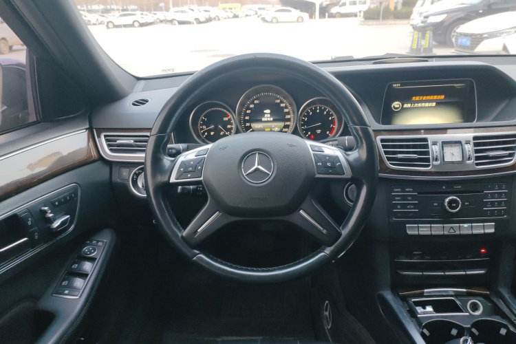 奔驰E级 2015款 改款 E 260 L中控内饰13