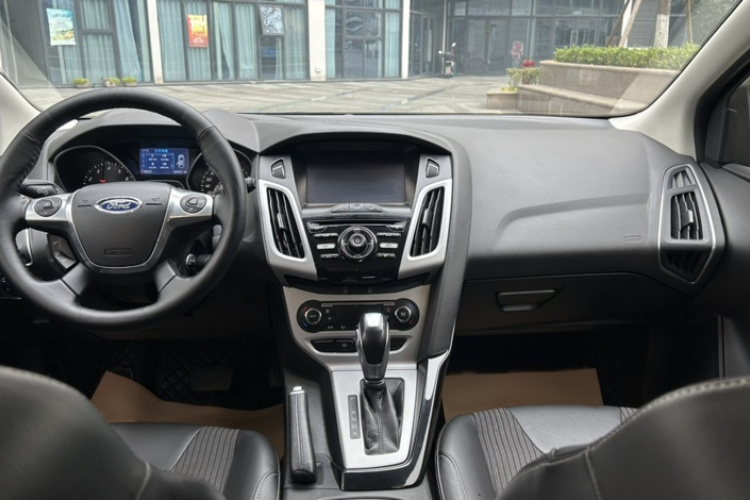 福特 福克斯 2012款 两厢 2.0L 自动豪华运动型中控内饰7009