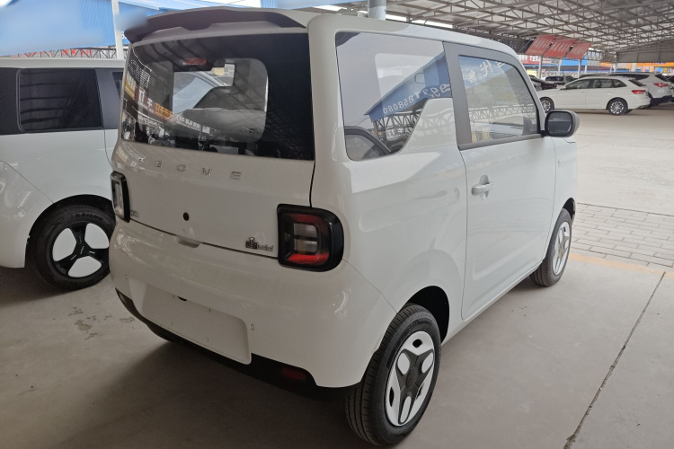 吉利银河 熊猫 2025款 210km 元气熊车身外观7