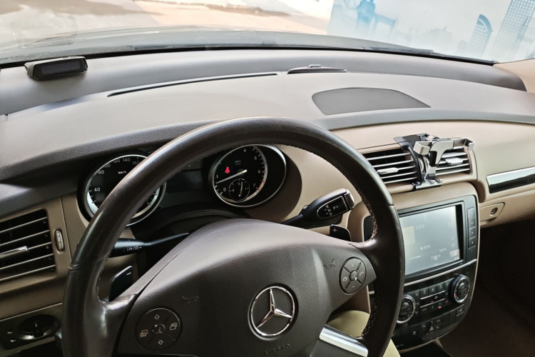 奔驰R级 2015款 R 320 4MATIC 豪华型中控内饰12