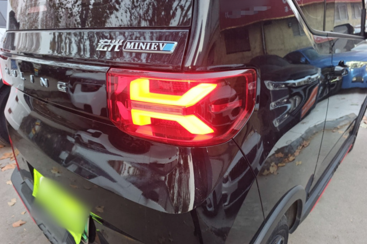 五菱汽车 宏光MINIEV 2022款 GAMEBOY 200km 玩咖款 磷酸铁锂车身外观9