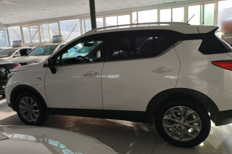 广汽传祺 传祺GS3 2017款 150N 自动精英版车身外观4