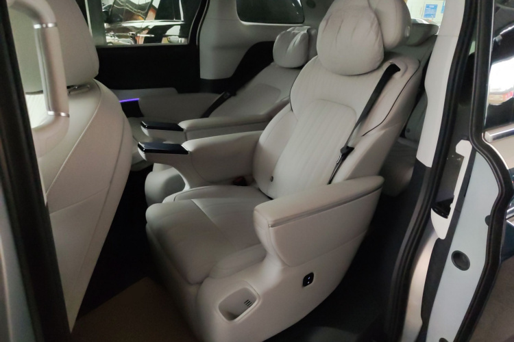 岚图汽车 岚图梦想家 2025款 PHEV 四驱旗舰乾崑版中控内饰21