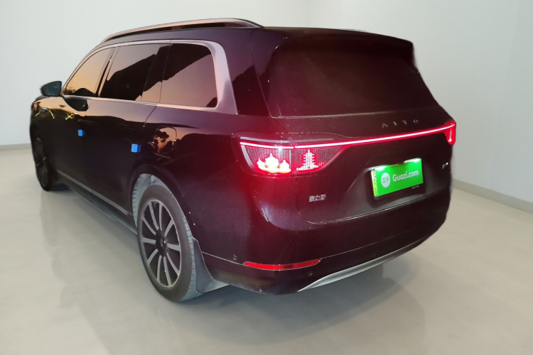 鸿蒙智行 问界M9 2024款 增程 Ultra版 42kWh 6座版车身外观5